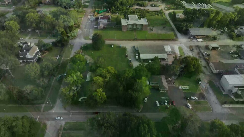 308 E 6th St, Tuscumbia, AL à louer - Vidéo sur l’annonce professionnelle – Image 3 sur 9