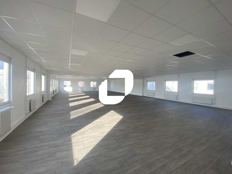 Bureau dans Osny à vendre - Photo intérieure – Image 1 sur 5