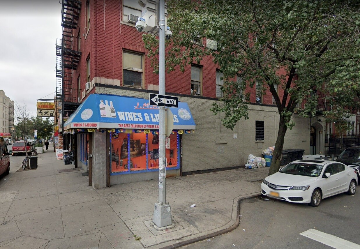 121 E 183rd St, Bronx, NY à louer Photo de l’immeuble– Image 1 sur 8