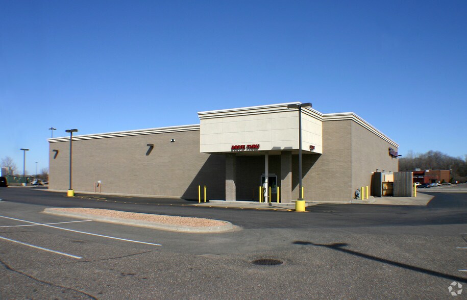 600 County Road 10 NE, Blaine, MN à vendre - Photo de l’immeuble – Image 1 sur 2