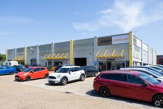2 Broad Oak Rd, Canterbury à louer Photo principale– Image 1 sur 3