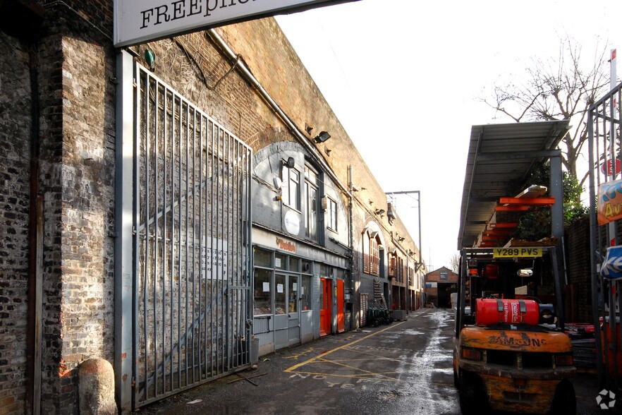 29-41 Castle Mews, Londres à louer - Photo de l’immeuble – Image 3 sur 7