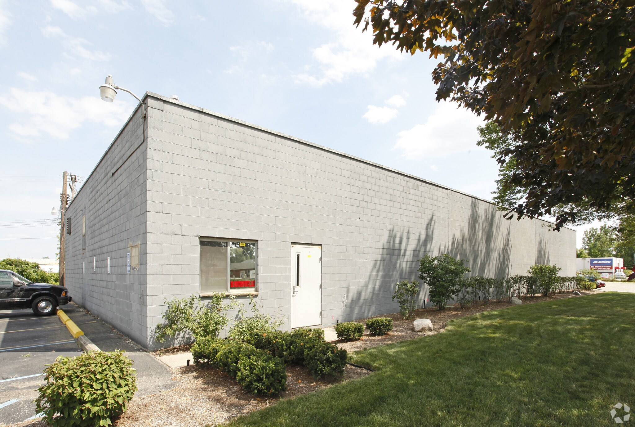 8400 N Lilley Rd, Canton, MI à vendre Photo principale– Image 1 sur 4