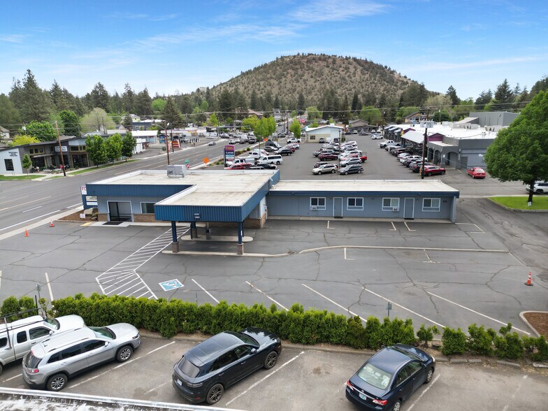 671 NE Greenwood Ave, Bend, OR à louer - Photo de l’immeuble – Image 3 sur 22