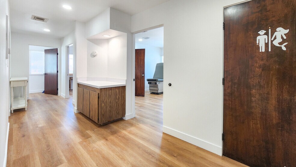 18821 Delaware St, Huntington Beach, CA à louer - Photo intérieure – Image 3 sur 11