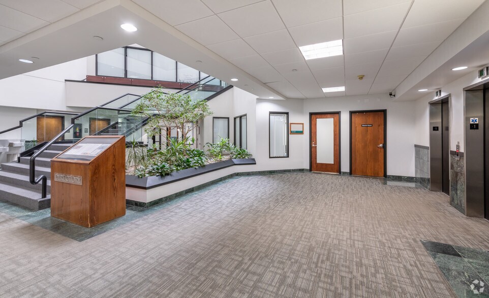 92 Montvale Ave, Stoneham, MA à louer - Photo intérieure – Image 3 sur 5