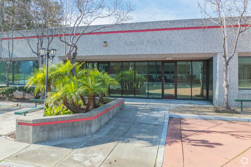 117 Fourier Ave, Fremont, CA à vendre - Photo de l’immeuble – Image 3 sur 9