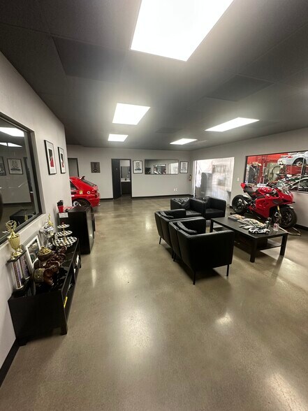 4849 Murrieta St, Chino, CA à vendre - Photo de l’immeuble – Image 3 sur 12