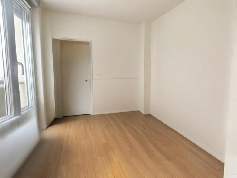 42 Place Maurice Berteaux, Chatou à vendre - Photo intérieure – Image 3 sur 4