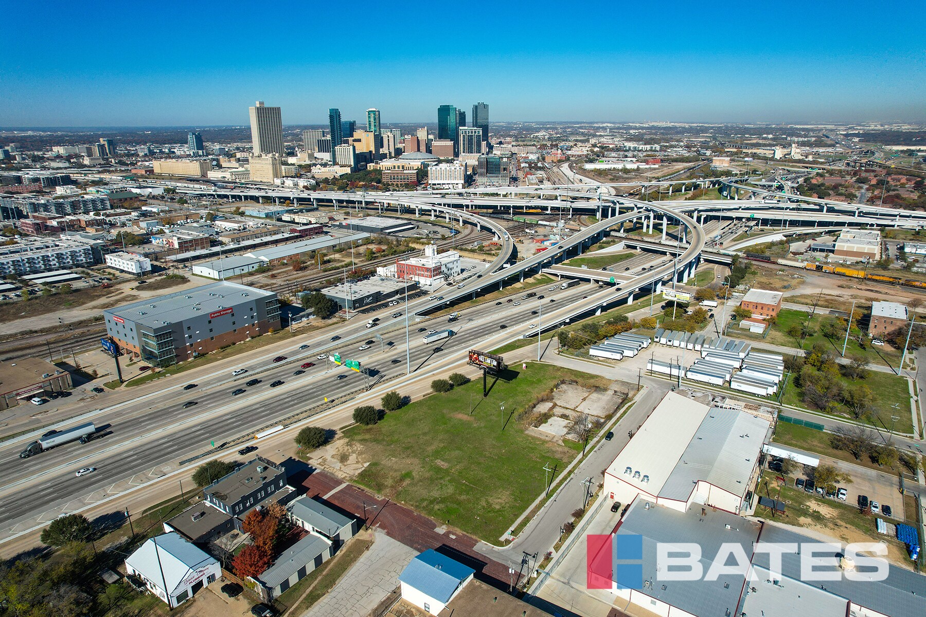 301 W Freeway, Fort Worth, TX à vendre Photo principale– Image 1 sur 6