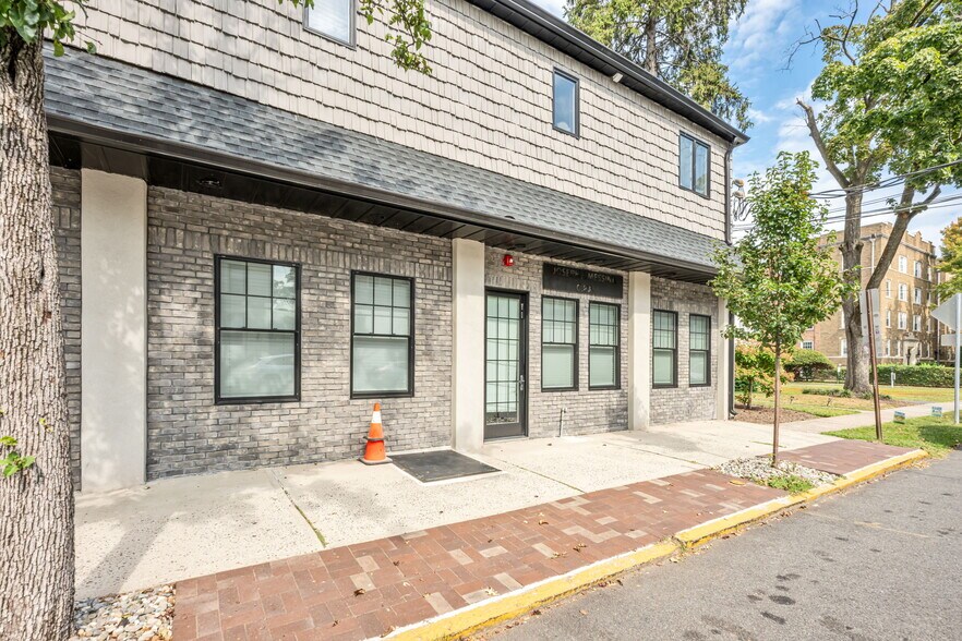 67 Park Ave, Bloomfield, NJ à vendre - Photo de l’immeuble – Image 2 sur 34