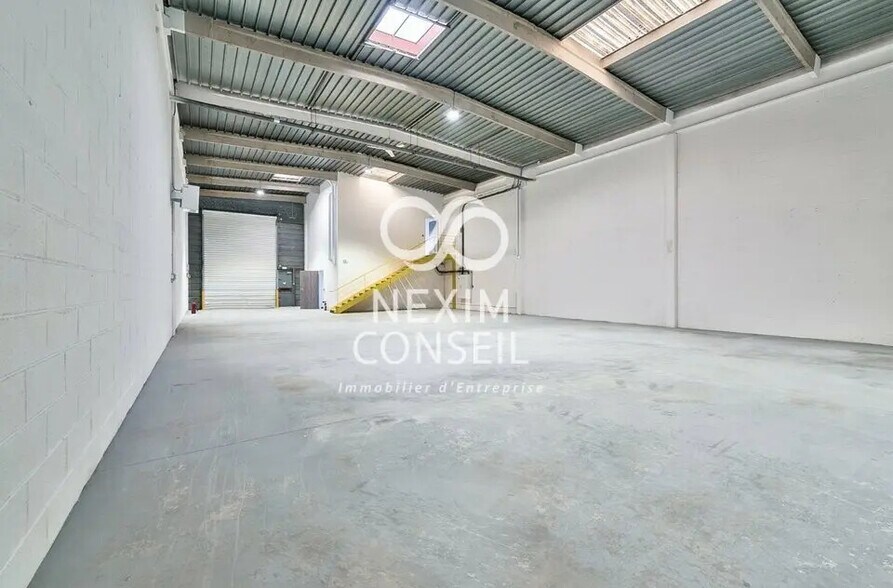 Local d’activités dans Torcy à louer - Photo de l’immeuble – Image 1 sur 4