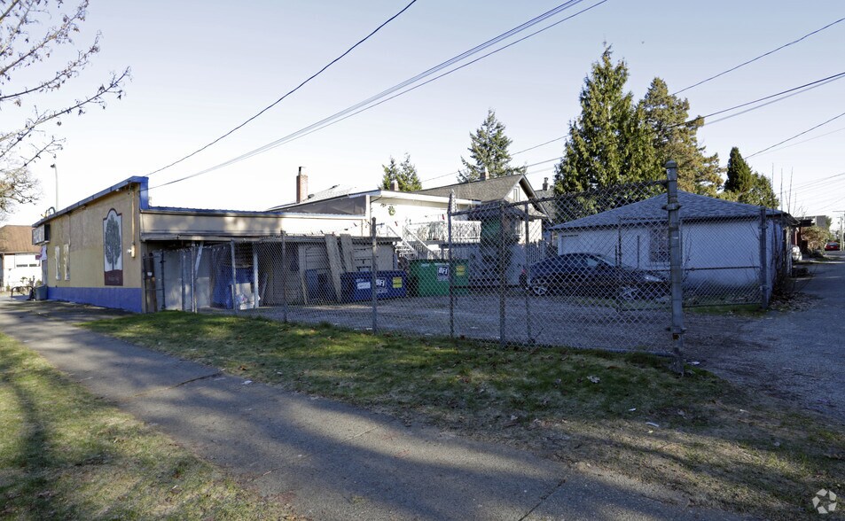 1002 12th Ave E, Vancouver, BC à louer - Photo de l’immeuble – Image 3 sur 5