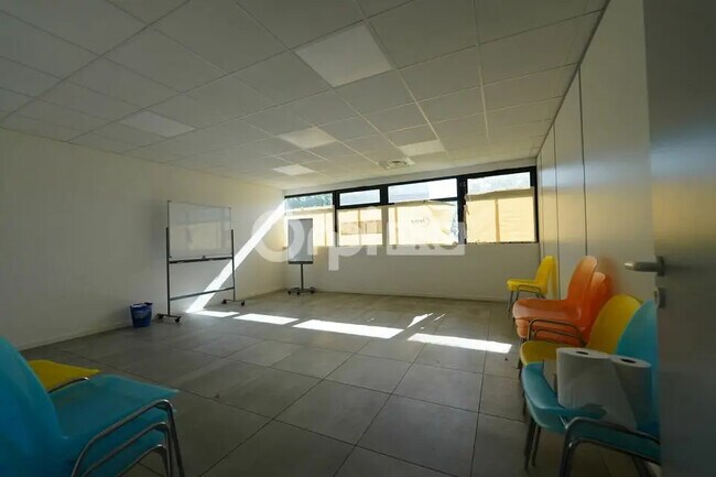 Plus de détails pour 26 Rue De La Baïsse, Villeurbanne - Bureau à louer