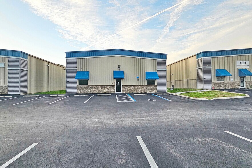 705 S Easy St, Lecanto, FL à louer - Photo de l’immeuble – Image 1 sur 19