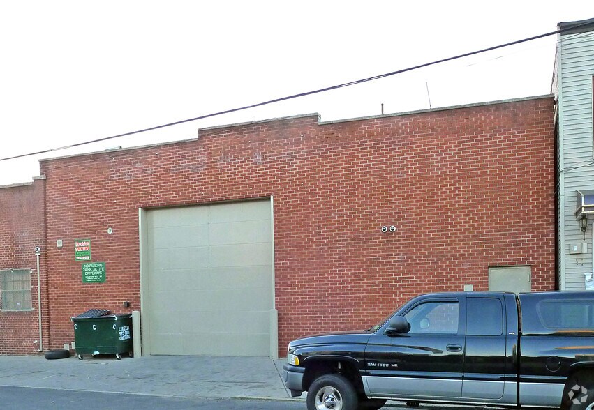 10108 97th Ave, Ozone Park, NY à louer - Photo de l’immeuble – Image 2 sur 2