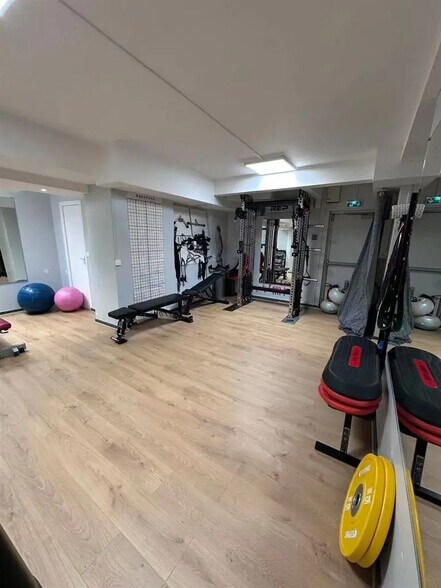 Local commercial dans Paris à louer - Photo intérieure – Image 1 sur 4