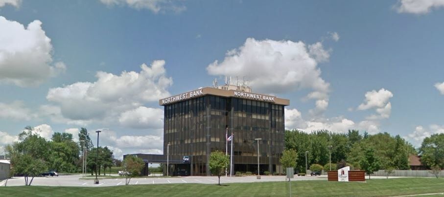 2550 Middle Rd, Bettendorf, IA à louer Autre– Image 1 sur 1