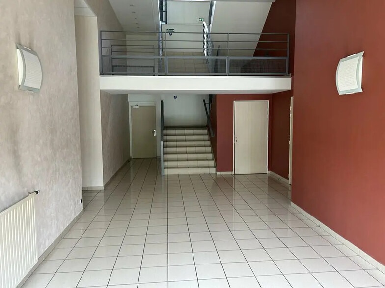 Bureau dans Cergy à louer - Photo de l’immeuble – Image 2 sur 8