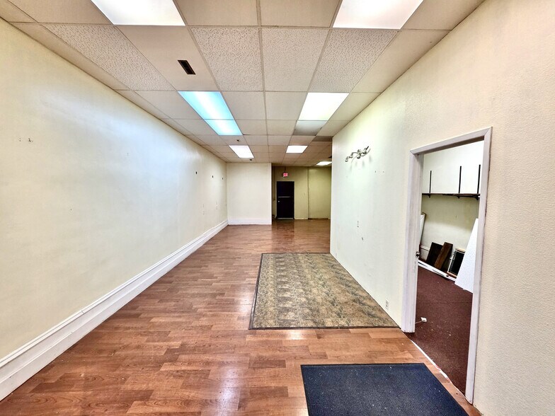 219 W Main St, Lexington, IL à louer - Photo intérieure – Image 3 sur 7