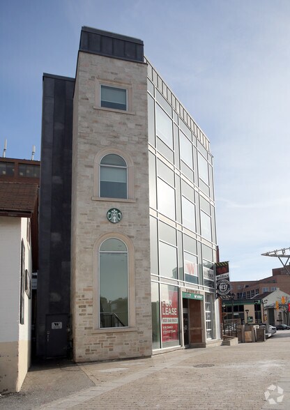 8 Queen St E, Brampton, ON à louer - Photo de l’immeuble – Image 2 sur 5