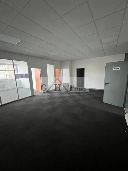 Bureau dans Saint-Ouen-sur-Seine à louer - Photo intérieure – Image 1 sur 9