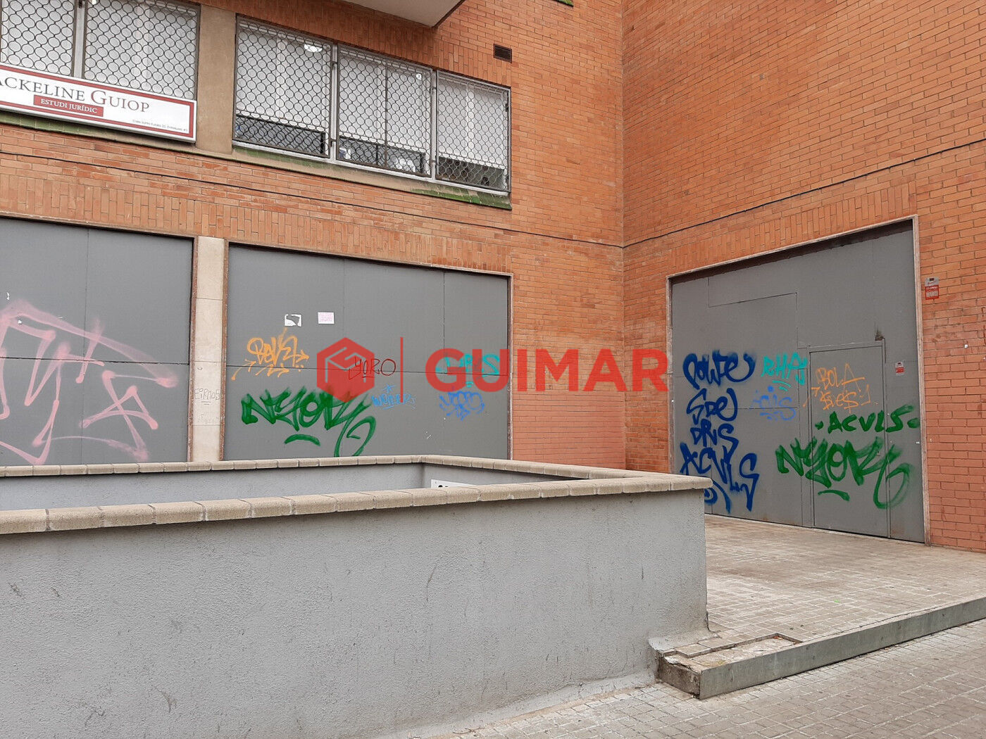 Carrer de Martí I Codolar, L'hospitalet De Llobregat, Barcelona à louer Photo de l’immeuble– Image 1 sur 13
