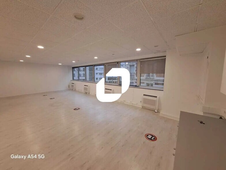 Bureau dans Boulogne-Billancourt à louer - Photo de l’immeuble – Image 2 sur 6