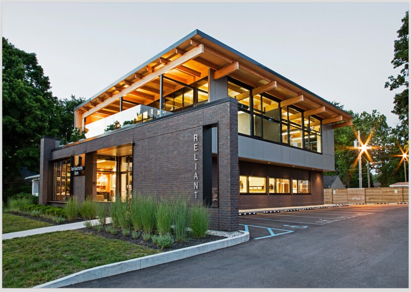 5915 N College Ave, Indianapolis, IN à louer - Photo de l’immeuble – Image 1 sur 7