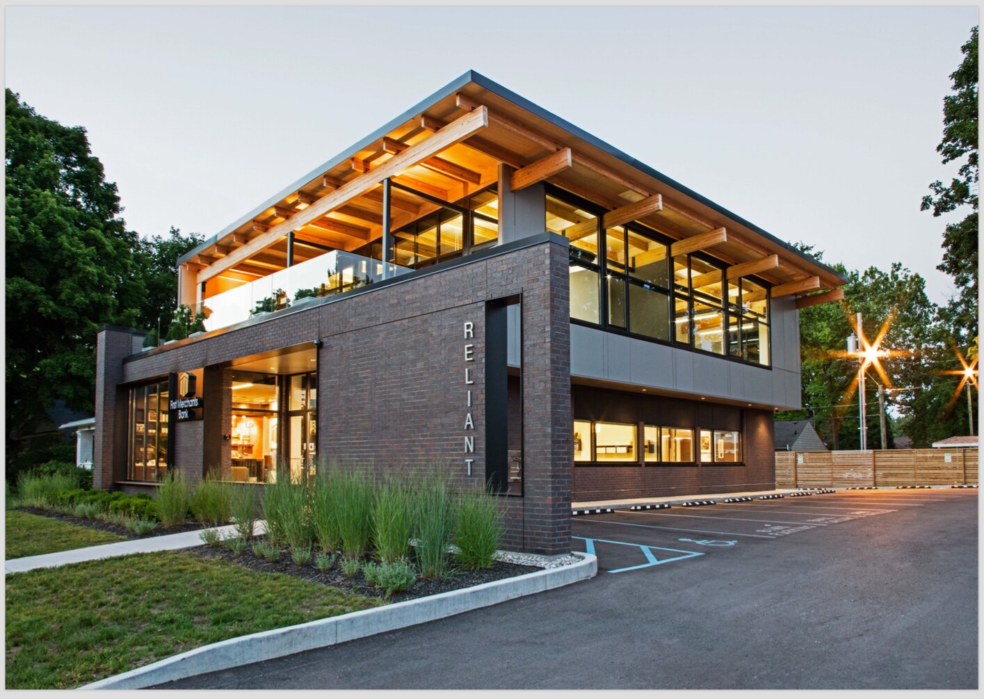 5915 N College Ave, Indianapolis, IN à louer Photo de l’immeuble– Image 1 sur 8