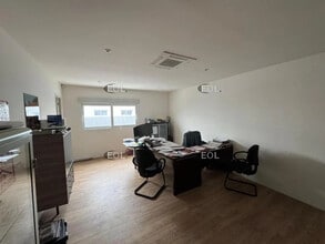 Local d'activités dans Brie-Comte-Robert à vendre Photo intérieure– Image 2 sur 4