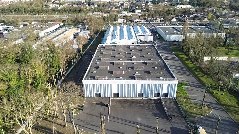 Local d’activités dans SAINT-OUEN-L'AUMONE à louer - Photo de l’immeuble – Image 3 sur 14