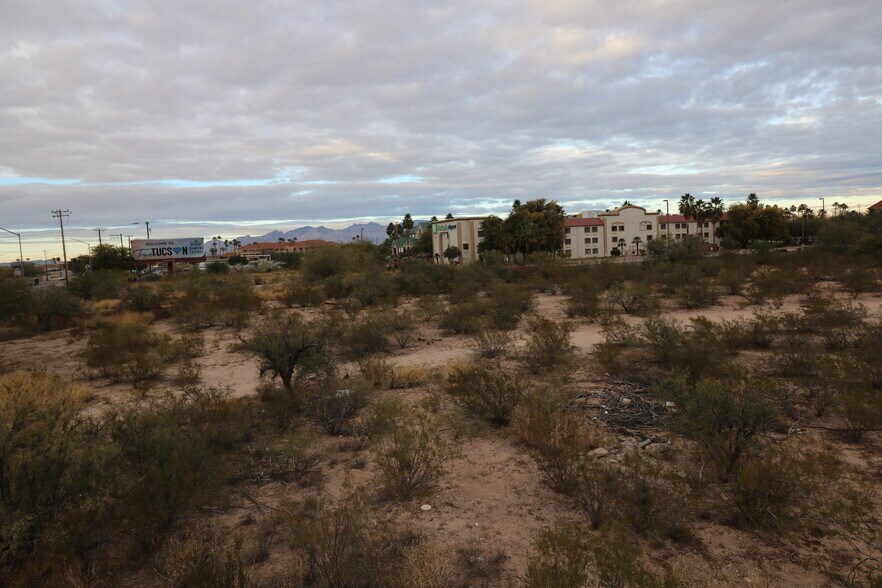 6775 S Tucson, Tucson, AZ à vendre - Photo de l’immeuble – Image 3 sur 11