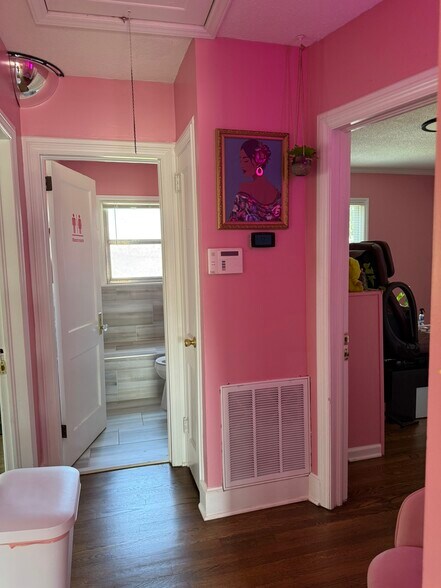 1517 Lyon Court, Charlotte, NC à louer - Photo de l’immeuble – Image 3 sur 15