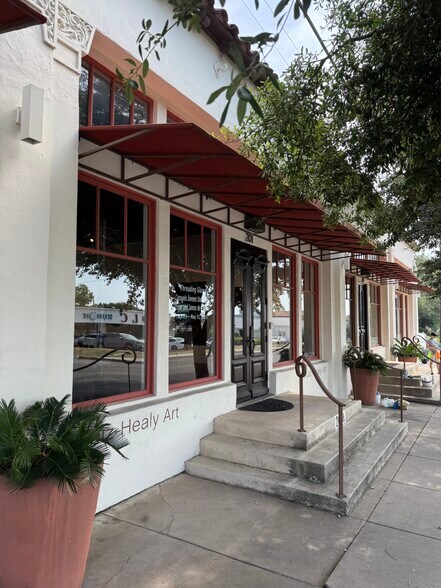 4300 McCullough Ave, San Antonio, TX à louer - Photo de l’immeuble – Image 3 sur 5