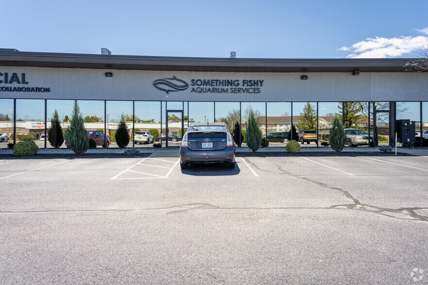 175 Metro Center Blvd, Warwick, RI à vendre - Photo de l’immeuble – Image 3 sur 4