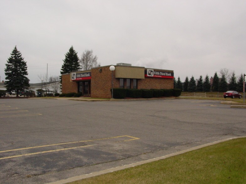 1219 N Mitchell St, Cadillac, MI à louer - Photo de l’immeuble – Image 3 sur 54