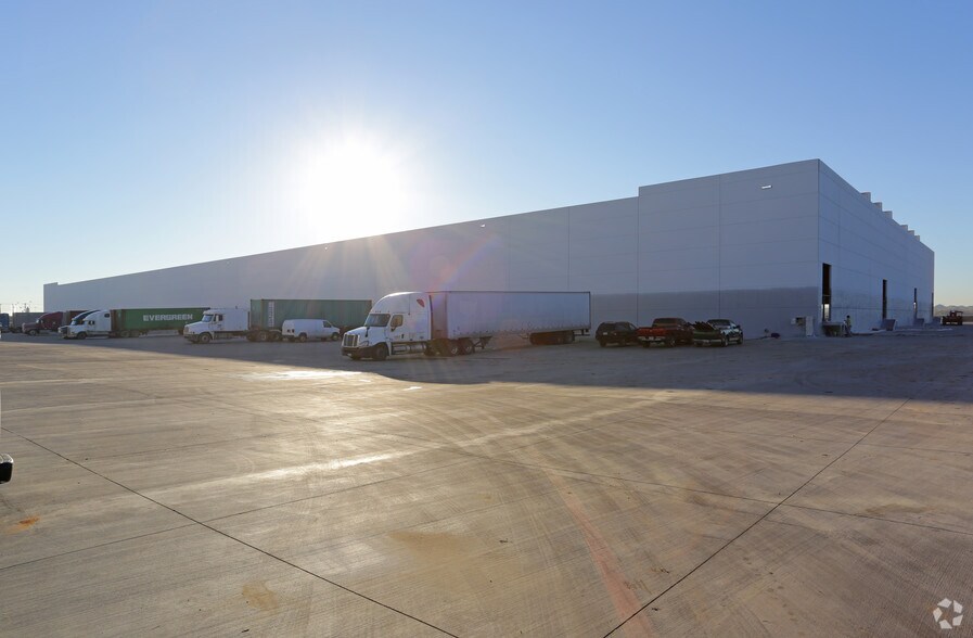 720 Commerce Park Dr, Grand Prairie, TX à louer - Photo principale – Image 1 sur 2