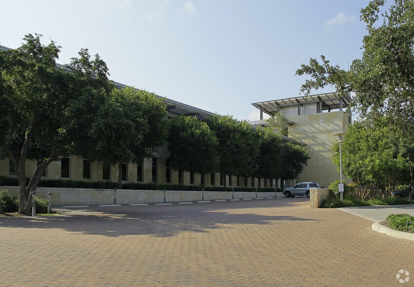 200 E Basse Rd, San Antonio, TX à louer - Photo de l’immeuble – Image 3 sur 9