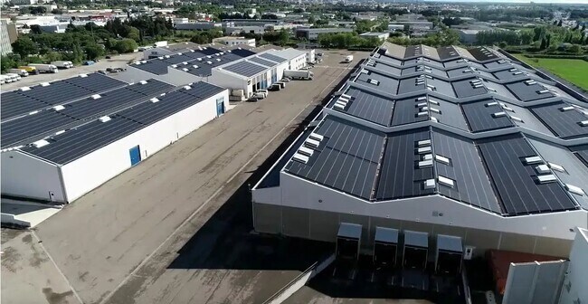 Plus de détails pour Local d'activités à louer