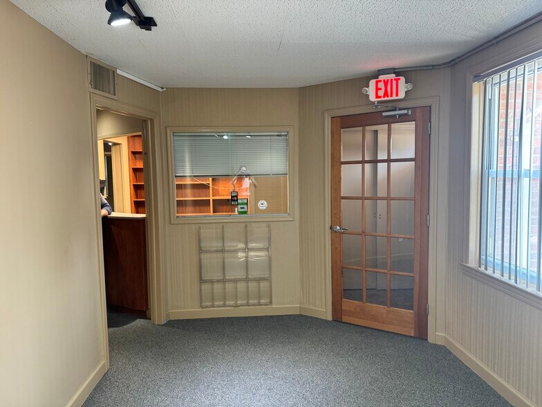 97 Northfield Ave, West Orange, NJ à louer - Photo de l’immeuble – Image 2 sur 4