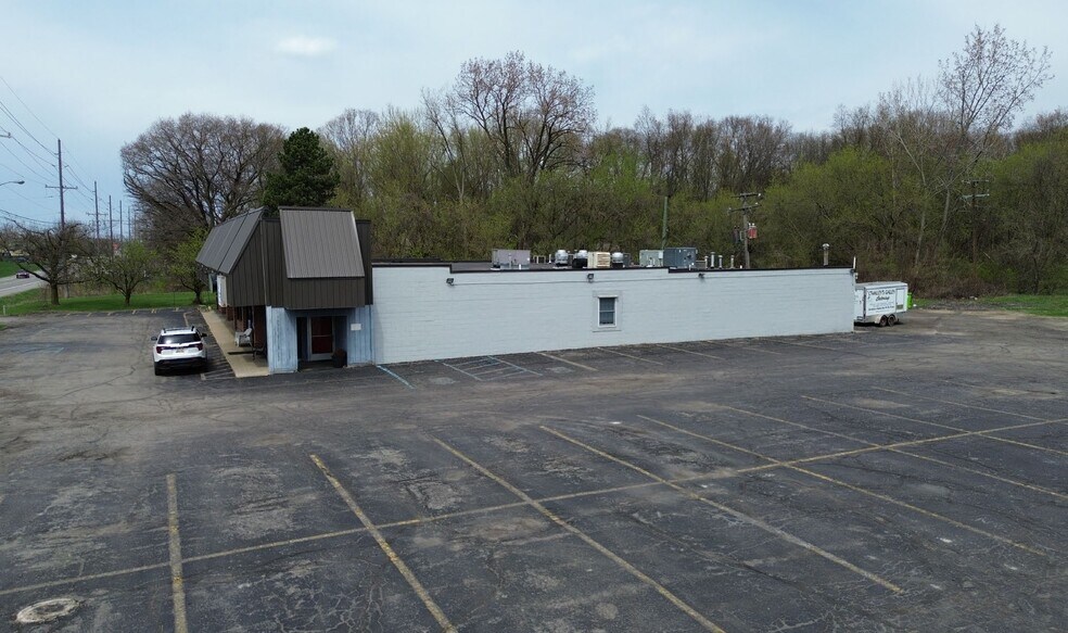 1575-1605 S Ortonville Rd, Ortonville, MI à louer - Photo de l’immeuble – Image 3 sur 5