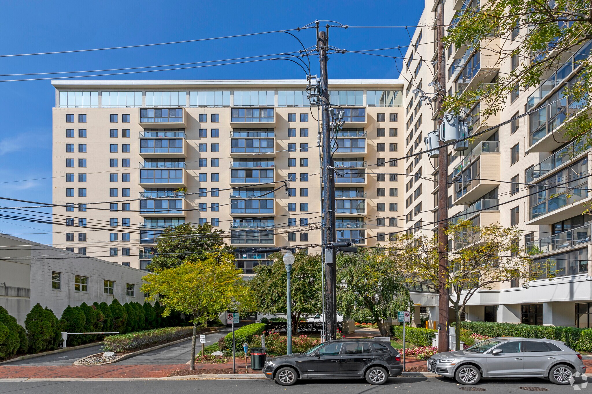 4853 Cordell Ave, Bethesda, MD à louer Photo de l’immeuble– Image 1 sur 6