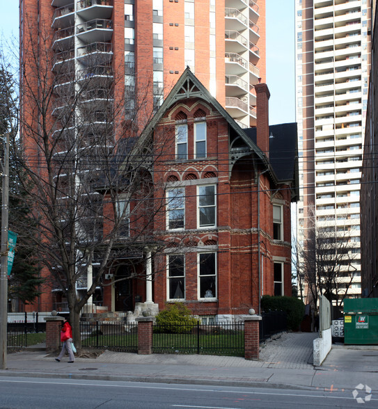 441 Jarvis St, Toronto, ON à vendre - Photo de l’immeuble – Image 2 sur 9