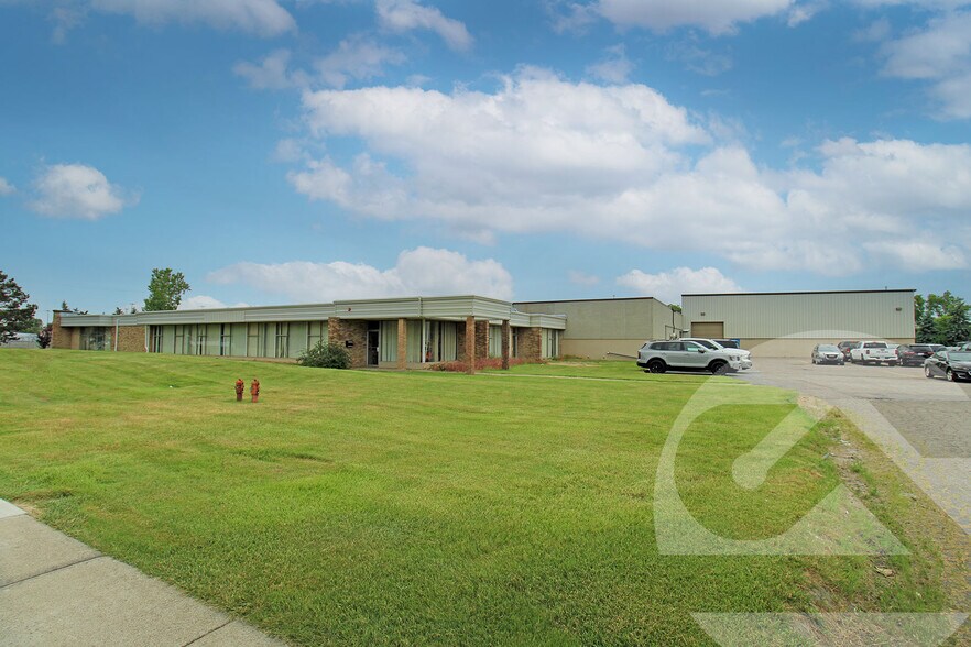 33195 Harper Ave, Saint Clair Shores, MI à vendre - Photo principale – Image 1 sur 5