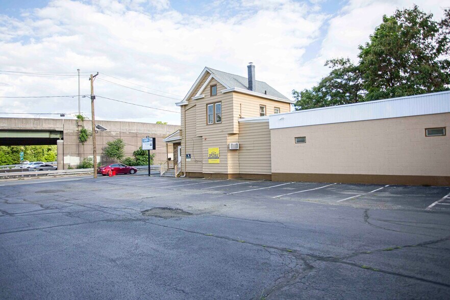 380 Mclean Blvd, Paterson, NJ à louer - Photo de l’immeuble – Image 2 sur 14