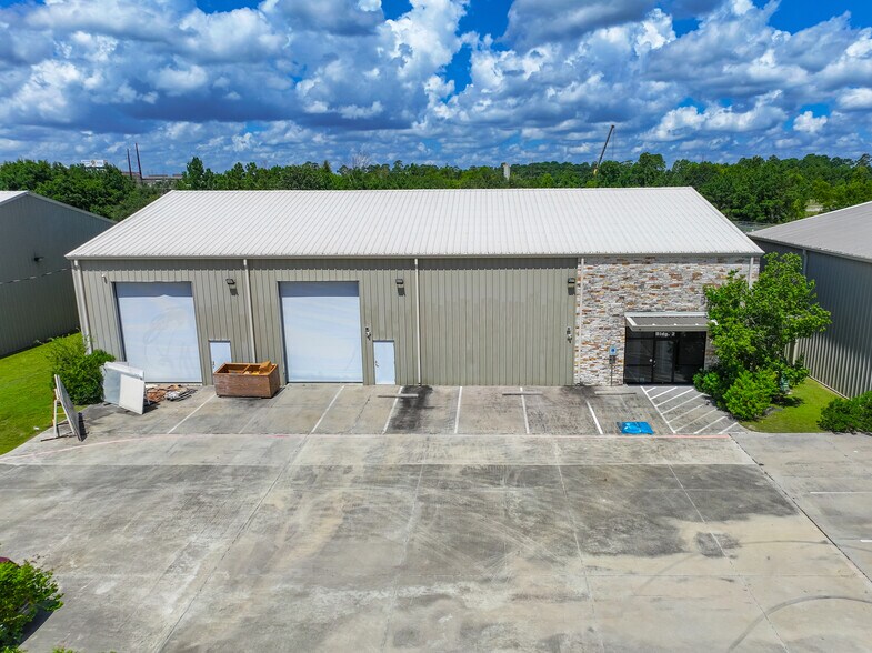 8601 Fawn Trl, Conroe, TX à vendre - Photo de l’immeuble – Image 2 sur 46
