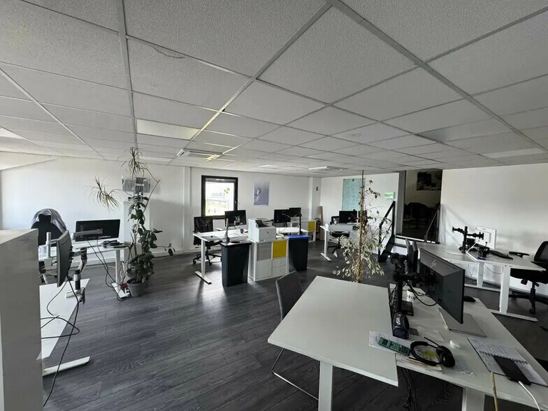 Bureau dans Vaulx-en-Velin à louer - Photo de l’immeuble – Image 2 sur 10