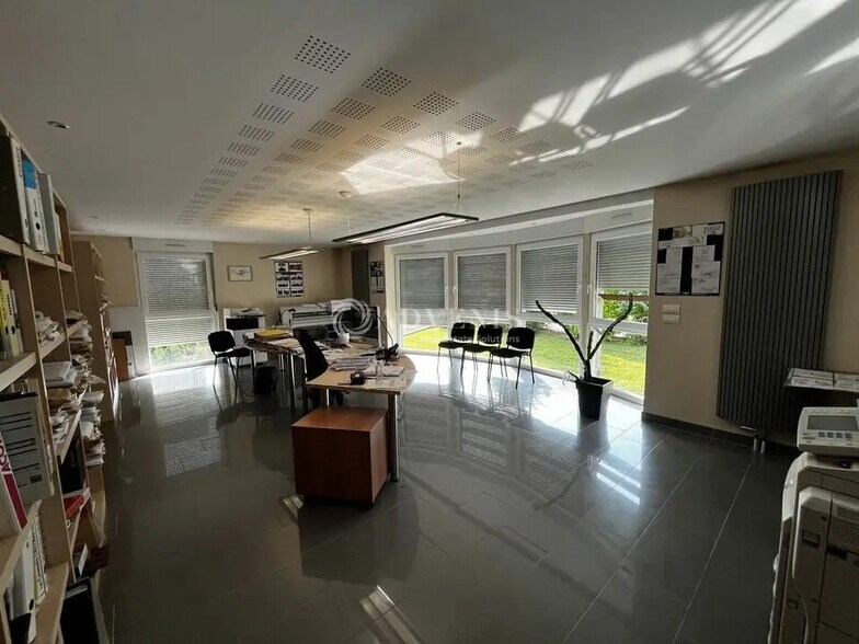 Bureau dans Rosheim à louer - Photo de l’immeuble – Image 2 sur 7