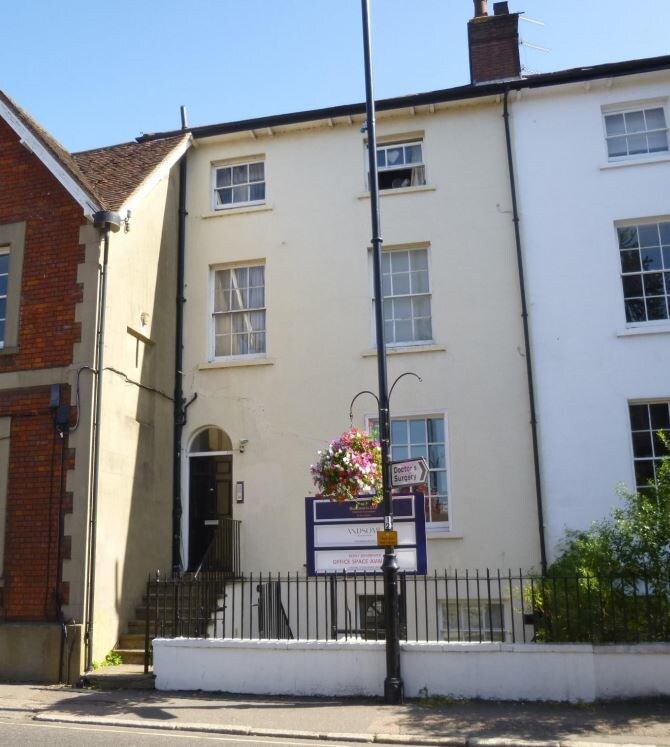 85 South St, Dorking à louer Photo principale– Image 1 sur 2
